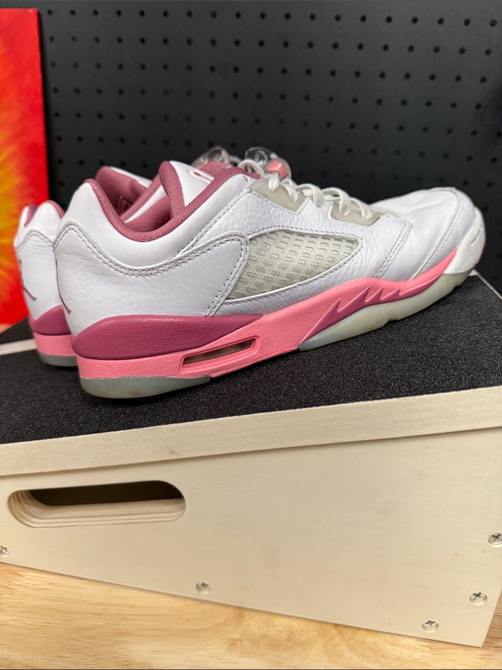 Jordan 5 Retro Low
Crafted For Her Desert Berry (GS)
